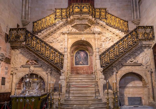 Escalera dorada de la Catedral de Burgos.