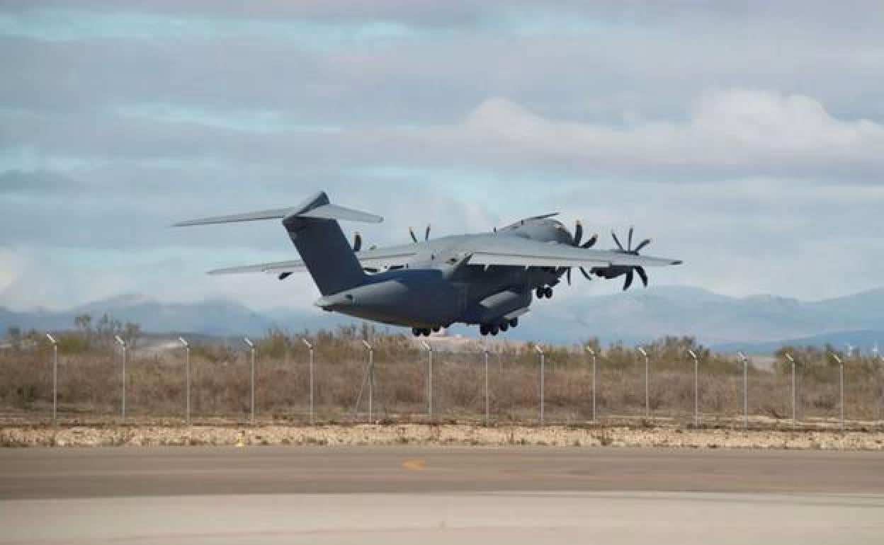 Un Airbus 400 despega hacia Canadá para repatriar a los marineros del Villa de Pitanxo