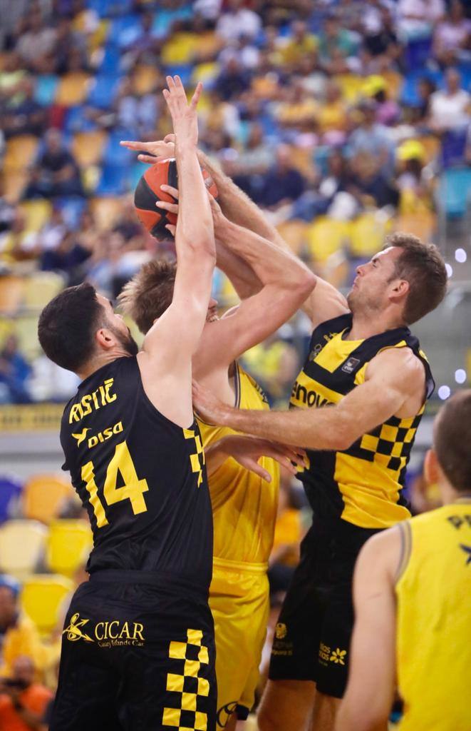 El Granca conquista la Copa Isola ante el Tenerife, en imágenes
