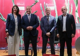 Un momento del acto en las instalaciones de este periódico.