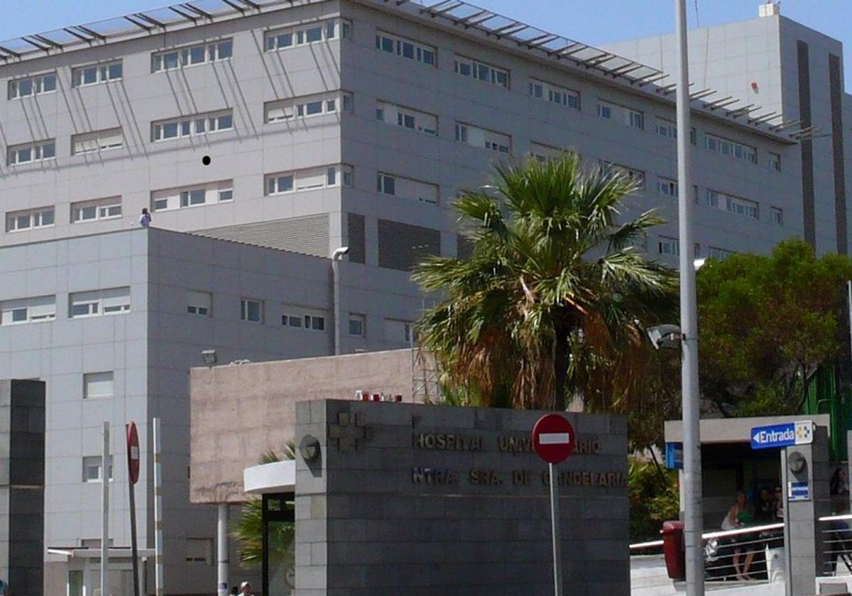 Crítica tras un choque frontal de dos vehículos en Arona