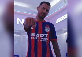 Viera luciendo los colores del club asiático.