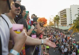 Momento de la cabalgata que recorrió este sábado las calles del enclave turístico.