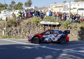 Los pilotos Ott Tank y Martin Jarveoja, Hyundai Shell Mobis WRT, durante una de las pasadas del shakedown este miércoles.