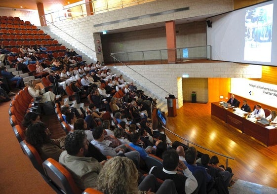 Momento de la apertura de la Jornada de Bioética celebrada este martes en el hospital de Gran Canaria Doctor Negrín.