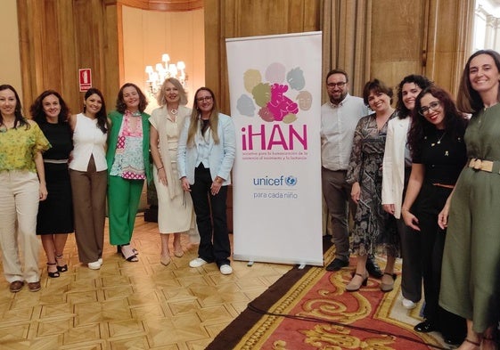 La gerente de Servicios Sanitarios de Fuerteventura, María Luisa Naranjo, y representantes de la Comisión de Lactancia del Área de Salud de Fuerteventura asistieron este jueves en Madrid al acto de entrega de diplomas.