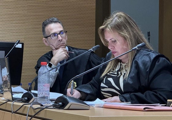 Imagen del fiscal José Antonio Blanco y la letrada Verónica Planas durante el juicio.