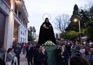 La Virgen de Gracia y Esperanza, de luto por el Papa en su traslado