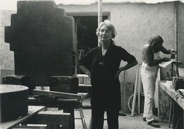 Pilar Belzunce en el taller de Saint-Paul-de-Vence, 1979.