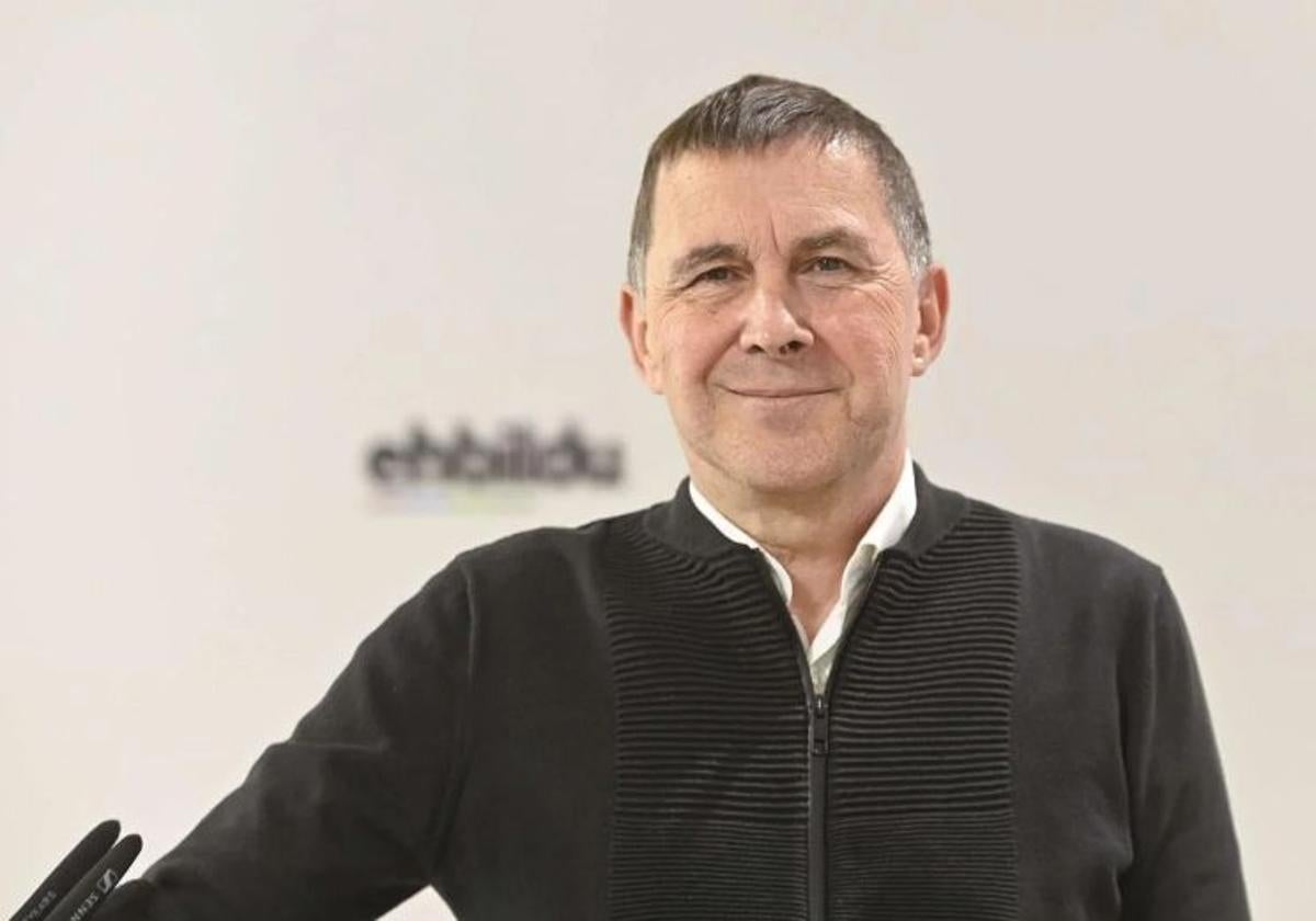 Otegi pide «no frivolizar» con la inmigración y evitar que se utilice como arma electoral