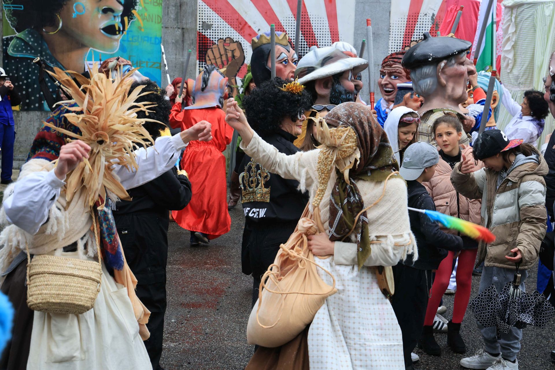 Folixa y desfile en la puesta de largo de La Benéfica de Rodrigo Cuevas