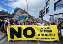 Clamor en Ribadesella contra el cierre de su puente