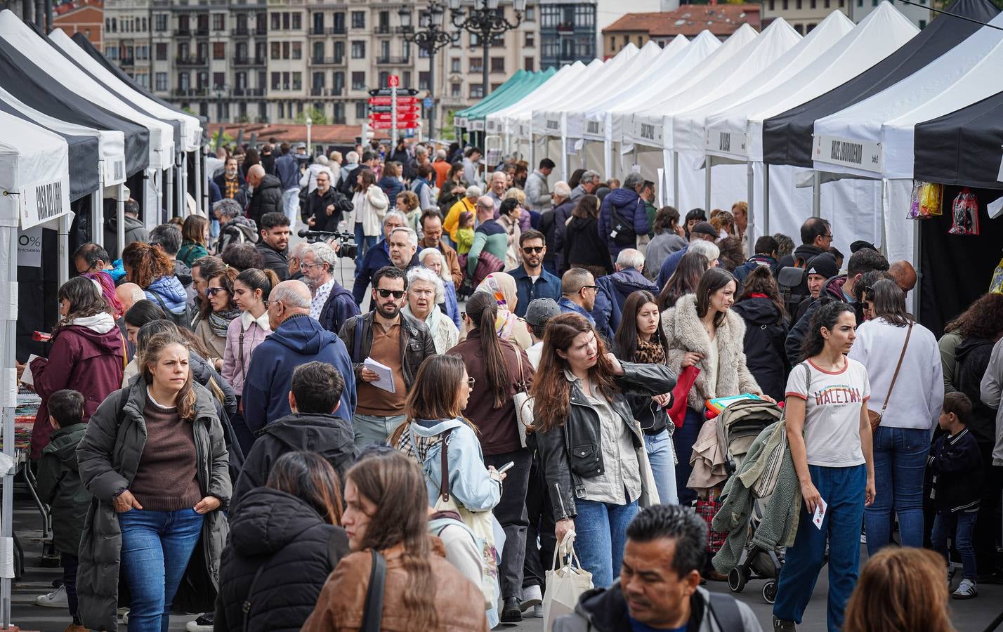 Las imágenes de la Feria del Libro de Bilbao