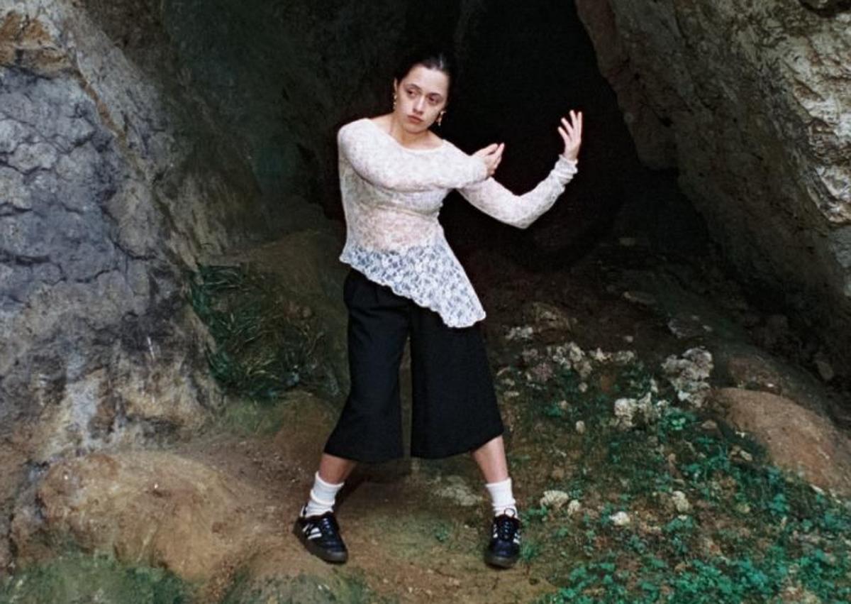 Imagen secundaria 1 - Yune Nogueiras en 'Gaua', la bailarina y coreógrafa Nagore Tamayo y el actor Arnatz Puertas.
