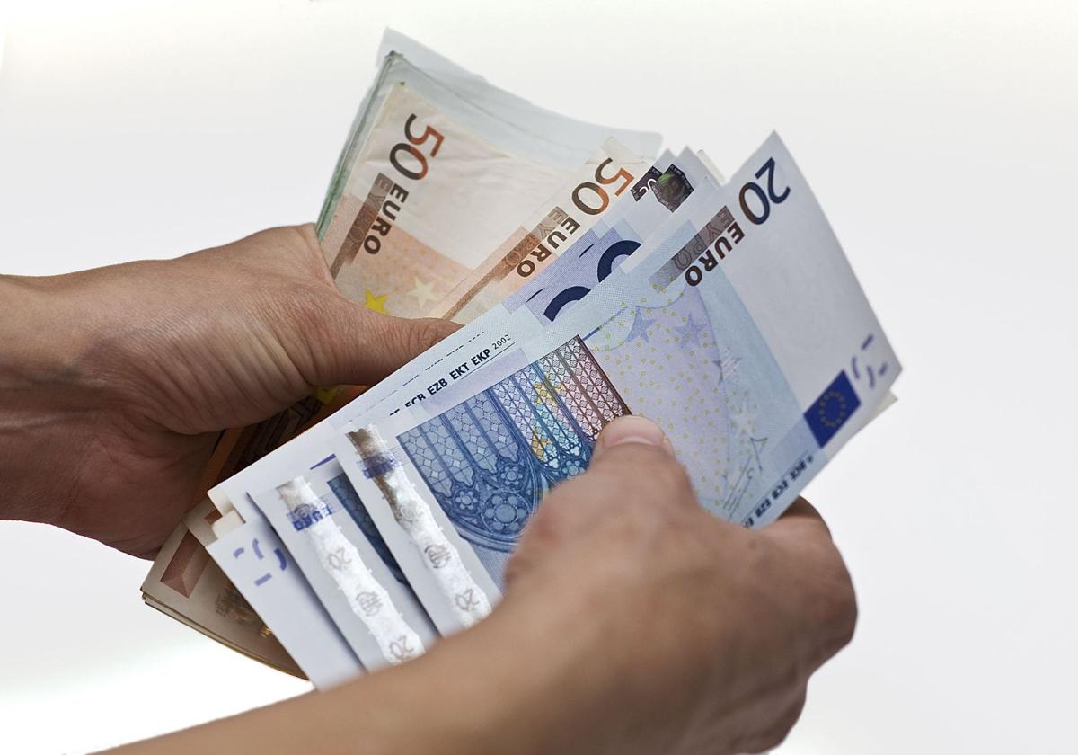 Dos años de prisión para el exdirector de una sucursal bancaria por estafar casi 50.000 euros a una clienta de 89 años