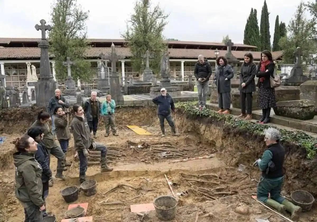 Recuperan 24 restos humanos de la Guerra Civil en el cementerio de Amorebieta