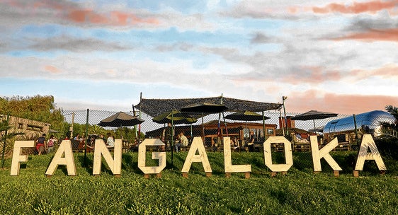 El Fangaloka, un complejo deportivo y hostelero con cervecera y asador, cuenta con diferentes ambientes destinados al ocio en Azkorri.