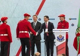 Homenaje en Arkaute con la presencia de Pradales y Zupiria.