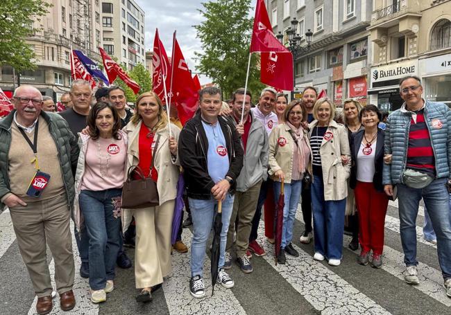 Zuloaga, junto a Cobo y los diputados Gómez, Álvarez, Gutiérrez y Pesquera, entre otros.