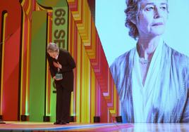 Charlotte Rampling recoge la Espiga de Honor en la ceremonia de clausura de la Seminci 2023