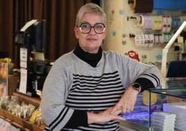 María Ángeles Valdés, en su tienda de especialidades de tés y cafés de la calle Angustias de Valladolid