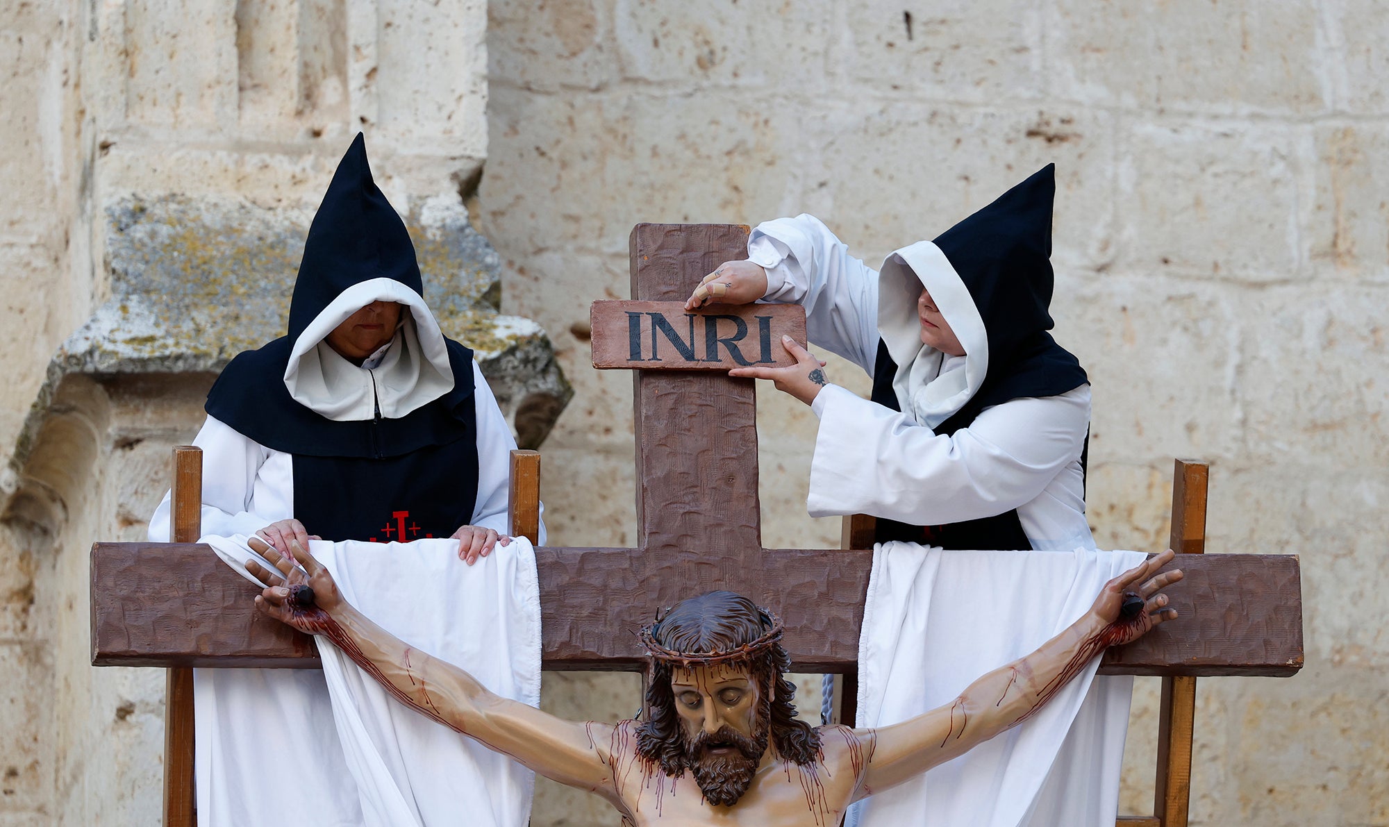 Función del Descendimiento en la plaza de la Inmaculada