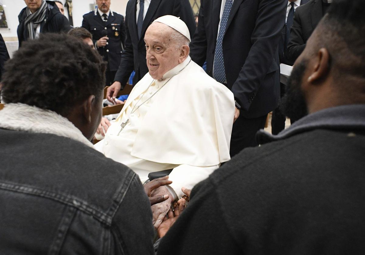 El Papa Francisco, durante la visita a la cárcel de 'Regina Coeli' en el centro de Roma, pocos días antes de morir.