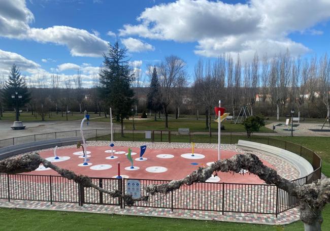 Zona de juegos y práctica deportiva.