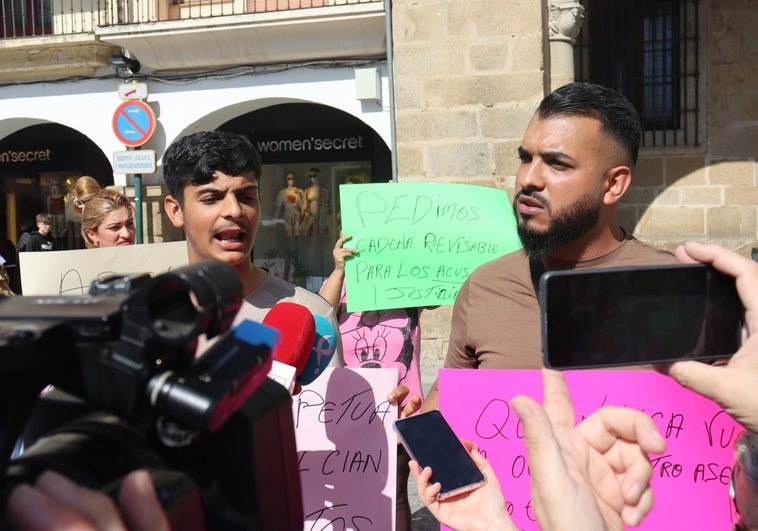 Vuelven a detener al padre de Camelia por acercarse a la casa de los Loletes en San Lázaro