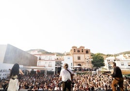 Asistentes a uno de los conciertos organizados en Laujar de Andarax.