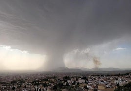 Una tormenta sobre Granada.
