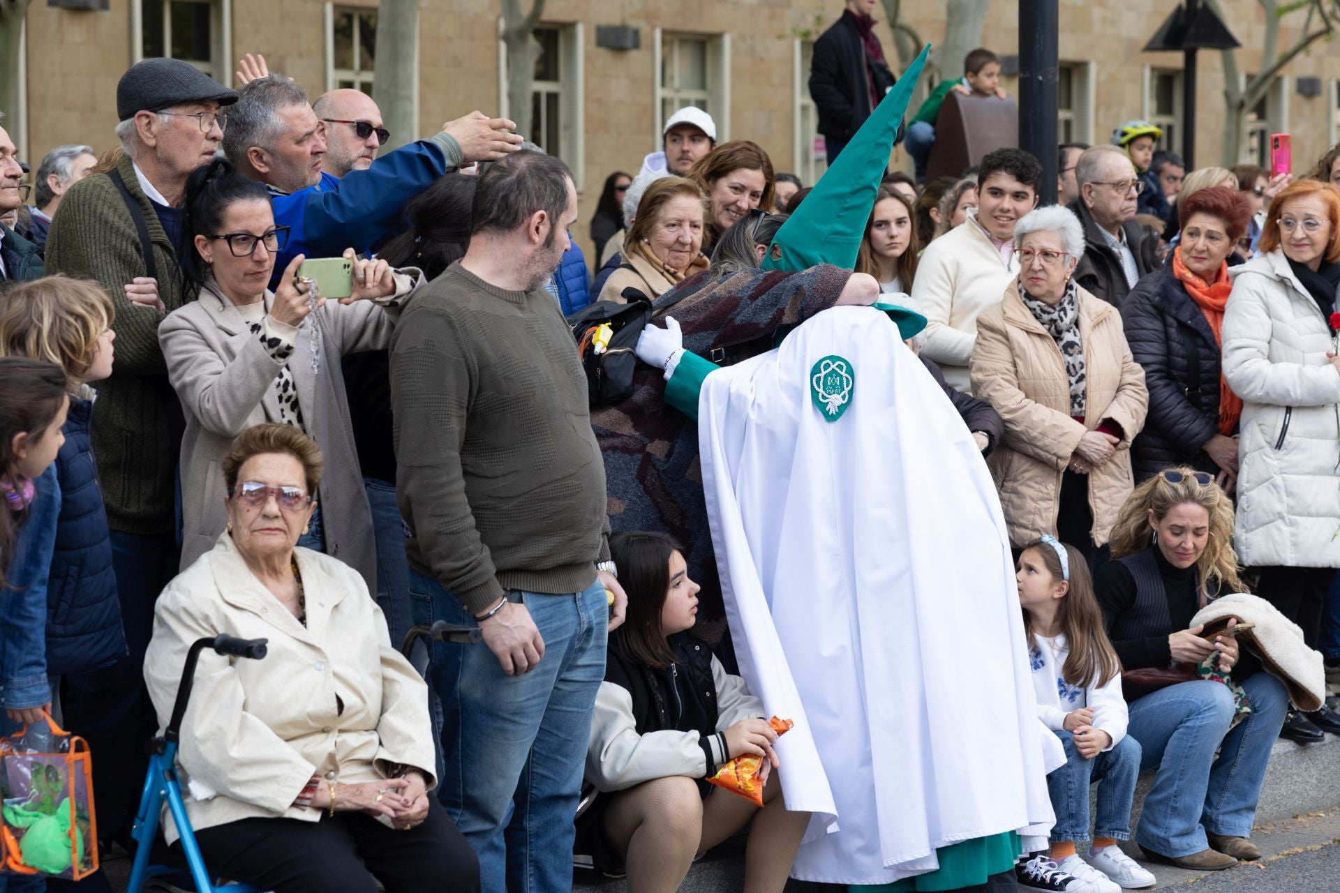La procesión de las Siete Palabras con el Cristo Yacente, en imágenes
