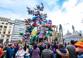 Visitantes de la falla municipal de 2025.
