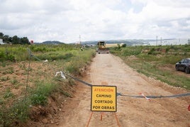 Obras en un camino rural de Cheste.