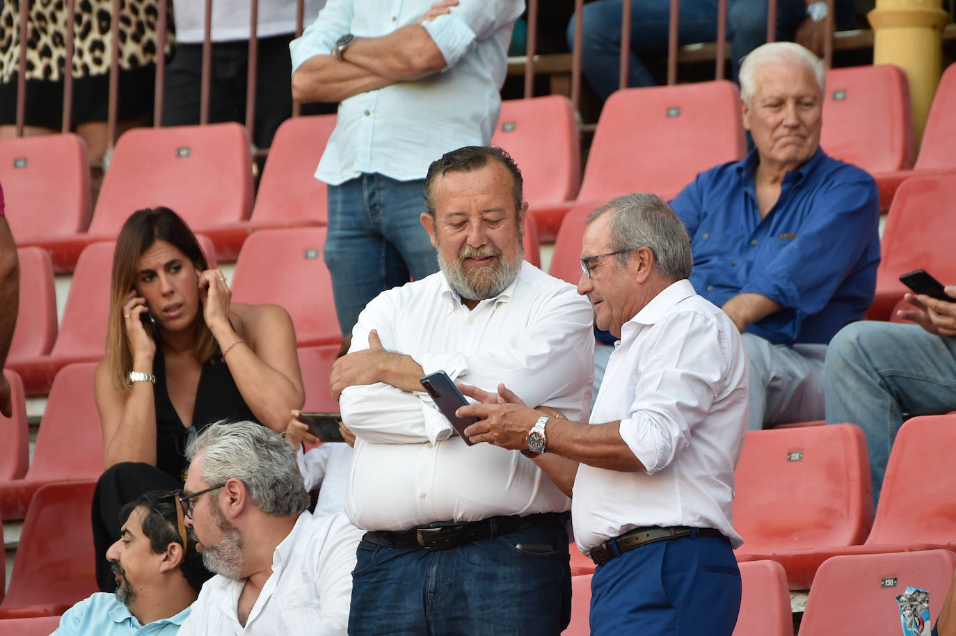 Las imágenes del público en la primera tarde de la Feria Taurina de Murcia