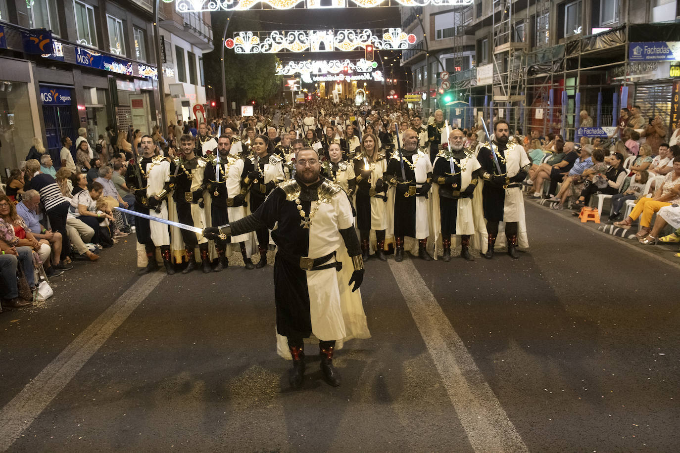 El gran desfile de Moros y Cristianos en Murcia, en imágenes