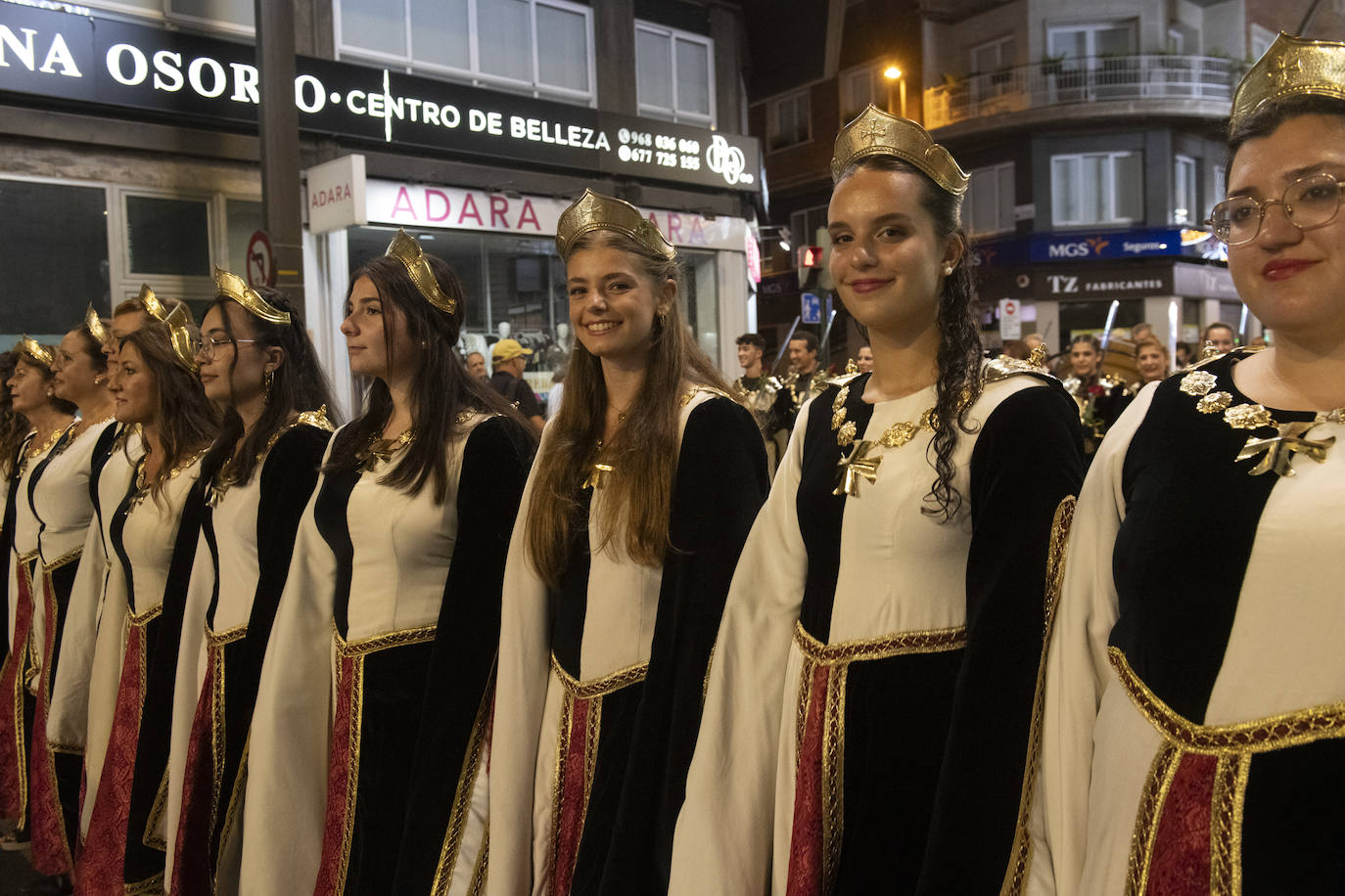 El gran desfile de Moros y Cristianos en Murcia, en imágenes