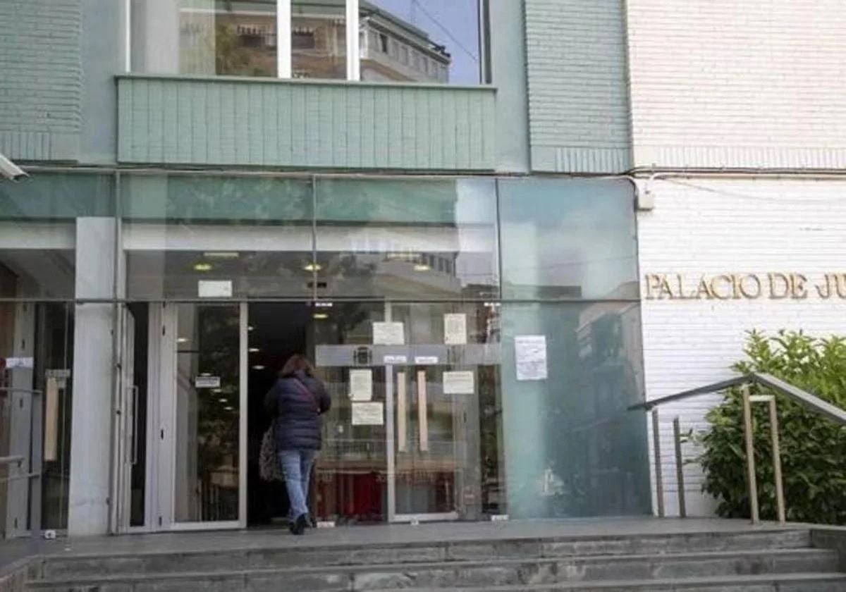 Absuelven a una mujer que fue acusada por sus inquilinos de robarles 9.500 euros en Cartagena