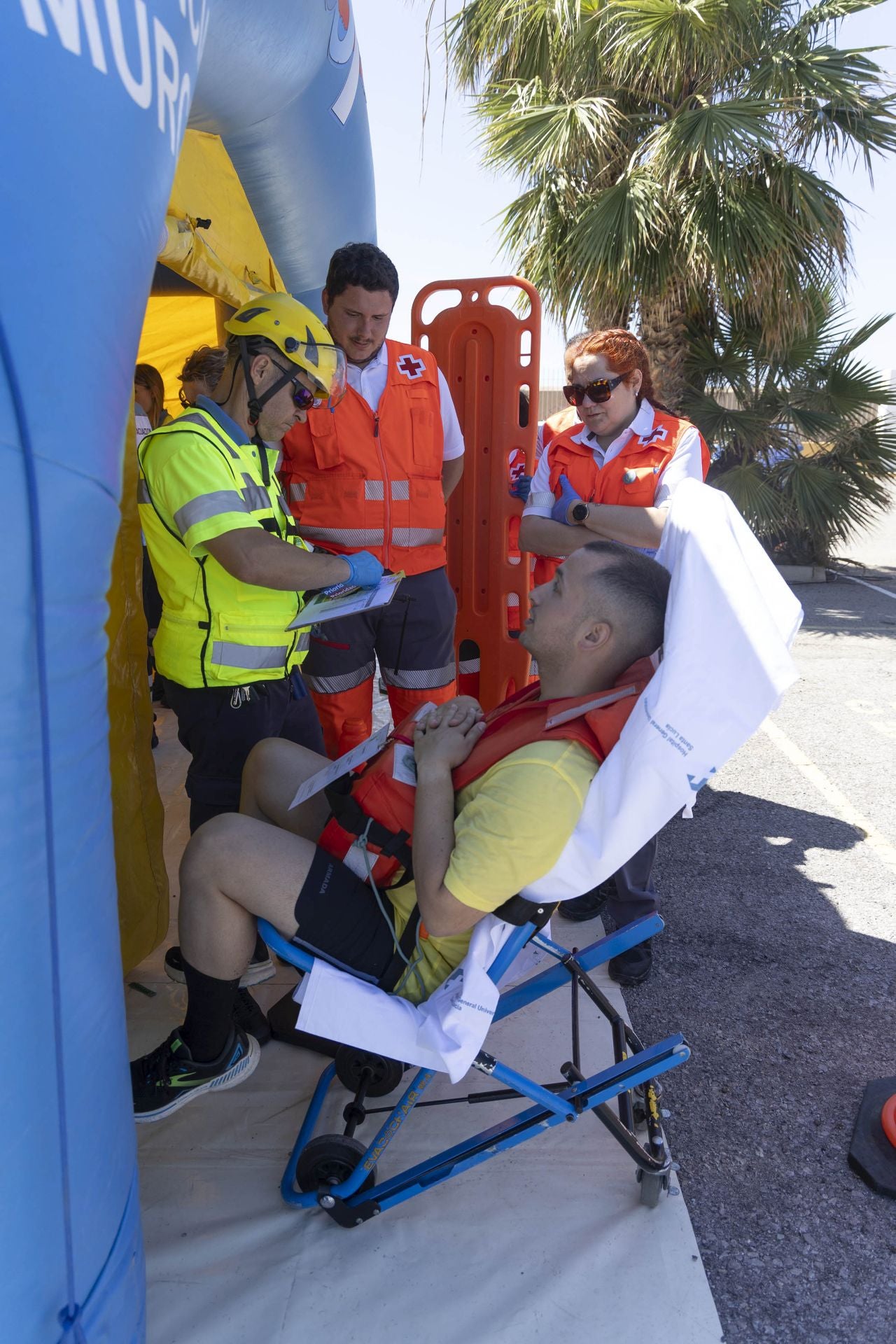 Militares y agencias civiles se adiestran en La Curra para una catástrofe