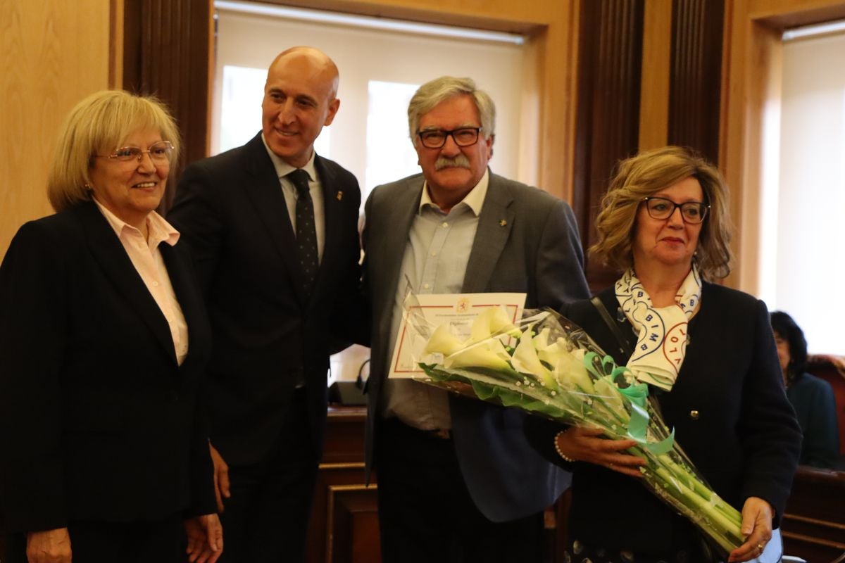 Homenaje a las parejas leonesas que han cumplido 50 y 60 años de casados