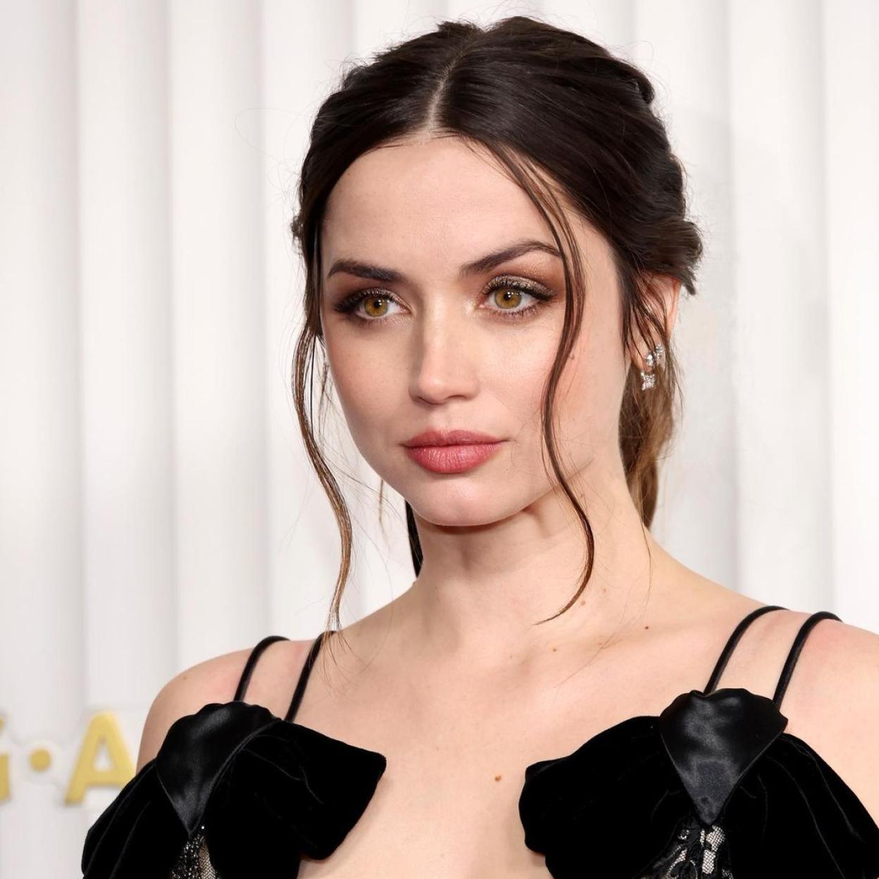 belleza: Ana de Armas arrasa con un espectacular peinado en los SAG: coleta con lazo de terciopelo y mechones delanteros