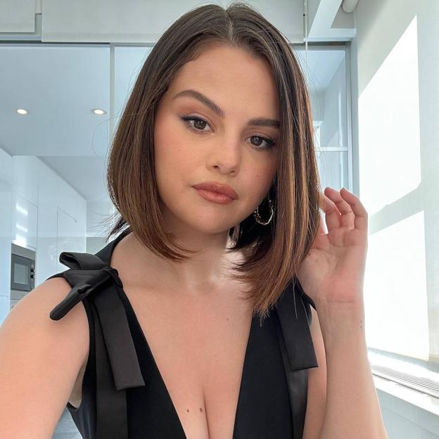 Selena Gómez con corte de pelo blunt bob estilo sleek
