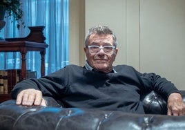 El escritor Guillermo Saccomanno, momentos antes de la entrevista.