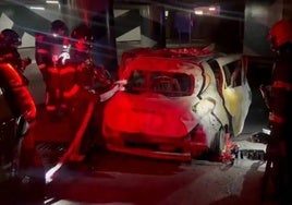 Apagar incendio en un coche