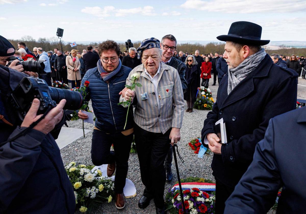 Supervivientes del Holocasto han participado este domingo en los actos de homenaje por la liberación del campo de Buchenwald.