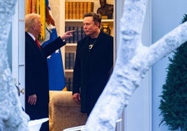 Trump y Musk, sorprendidos durante una discusión en un despacho de la Casa Blanca.