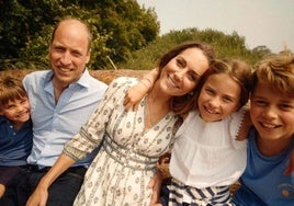 Baño tibio, jabón vegetal, leche templada y cuentos, la rutina nocturna «innegociable» de los hijos de Kate Middleton