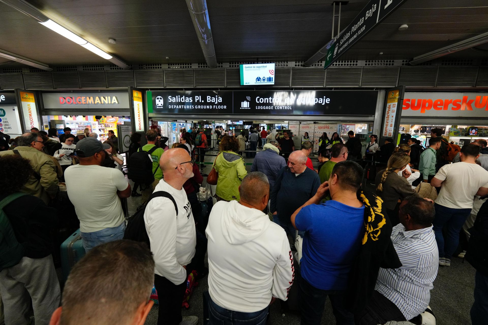 Comienza el embarque de algunos pasajeros a los trenes retrasados en Madrid