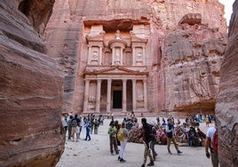 Turistas en la ciudad jordana de Petra.
