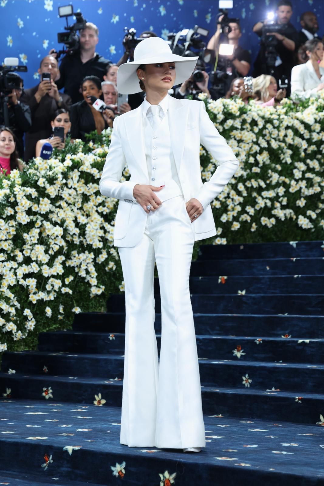 Zendaya, una de las mejor vestidas de la noche, con un diseño personalizado de Louis Vuitton, marca de la que es imagen, firmado por Pharrell Williams. 